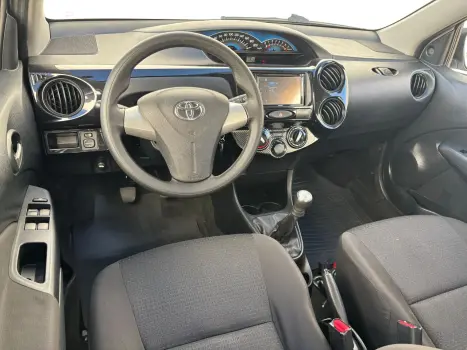 TOYOTA Etios Hatch 1.3 16V 4P FLEX X, Foto 6