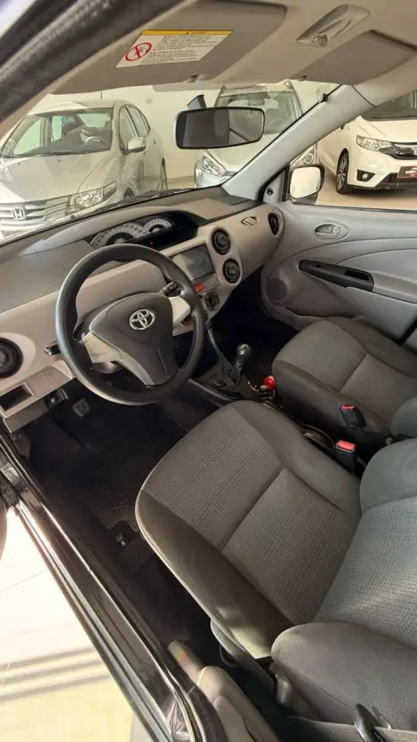 TOYOTA Etios Hatch 1.3 16V 4P FLEX XS, Foto 8