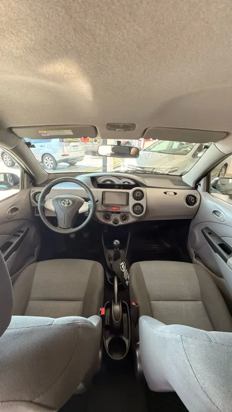 TOYOTA Etios Hatch 1.3 16V 4P FLEX XS, Foto 9
