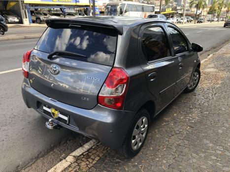 TOYOTA Etios Hatch 1.3 16V 4P FLEX X, Foto 8
