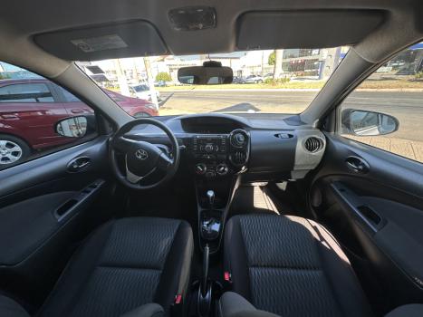 TOYOTA Etios Hatch 1.3 16V 4P FLEX X AUTOMTICO, Foto 5