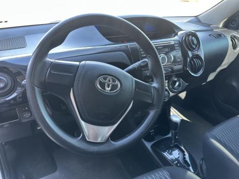TOYOTA Etios Hatch 1.3 16V 4P FLEX X AUTOMTICO, Foto 6