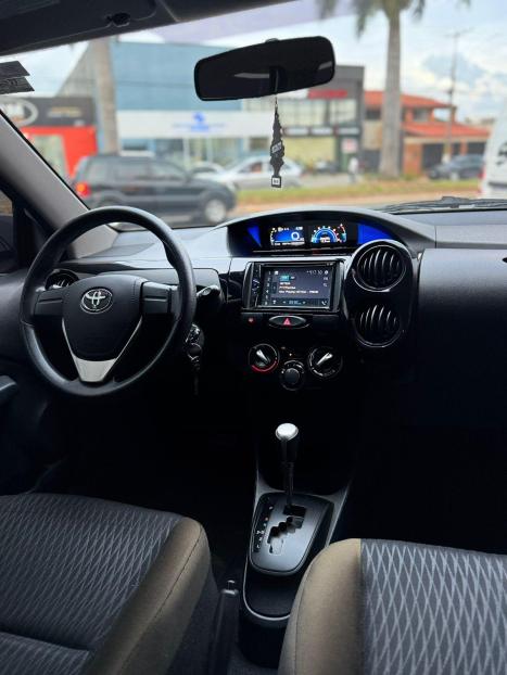 TOYOTA Etios Hatch 1.3 16V 4P FLEX X AUTOMTICO, Foto 6