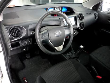 TOYOTA Etios Hatch 1.3 16V 4P FLEX X, Foto 9