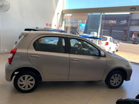 TOYOTA Etios Hatch 1.5 16V 4P FLEX XS AUTOMTICO, Foto 8