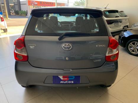 TOYOTA Etios Hatch 1.3 16V 4P FLEX XS, Foto 6