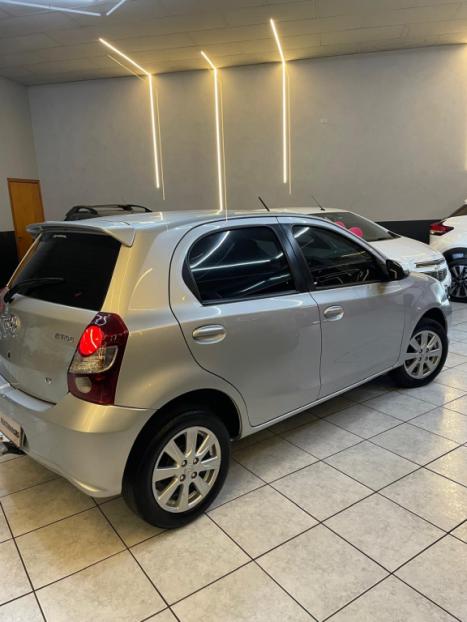 TOYOTA Etios Hatch 1.5 16V 4P FLEX X PLUS AUTOMTICO, Foto 4