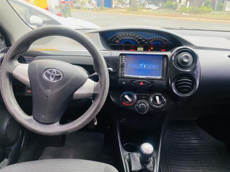 TOYOTA Etios Hatch 1.3 16V 4P FLEX X, Foto 4