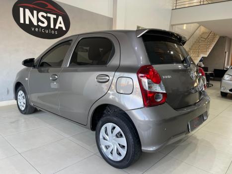TOYOTA Etios Hatch 1.3 16V 4P FLEX X AUTOMTICO, Foto 3