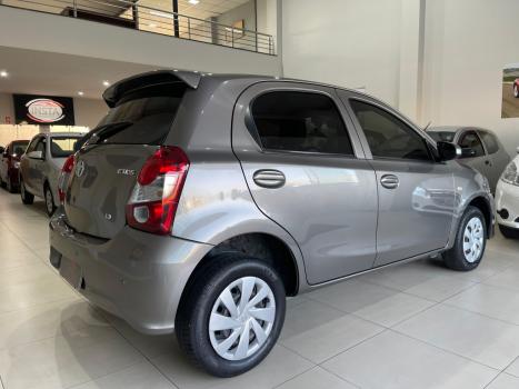 TOYOTA Etios Hatch 1.3 16V 4P FLEX X AUTOMTICO, Foto 4