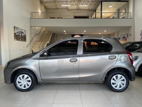 TOYOTA Etios Hatch 1.3 16V 4P FLEX X AUTOMTICO, Foto 6
