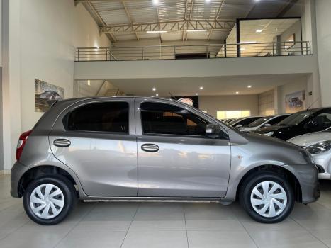 TOYOTA Etios Hatch 1.3 16V 4P FLEX X AUTOMTICO, Foto 10