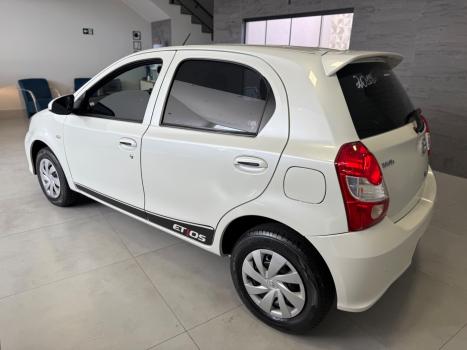 TOYOTA Etios Hatch 1.3 16V 4P FLEX X, Foto 3