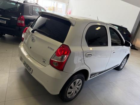 TOYOTA Etios Hatch 1.3 16V 4P FLEX X, Foto 5