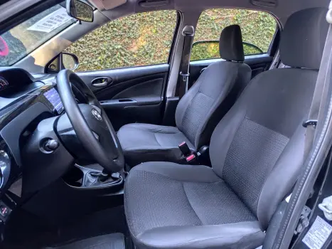 TOYOTA Etios Hatch 1.3 16V 4P FLEX X, Foto 9