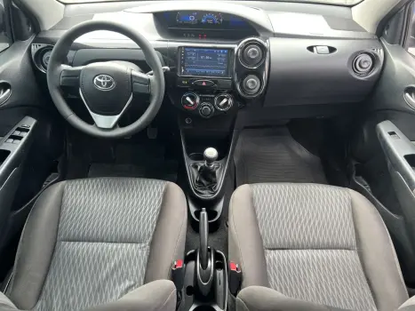 TOYOTA Etios Hatch 1.3 16V 4P FLEX X, Foto 6