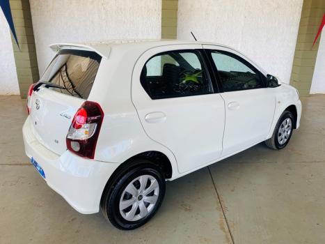 TOYOTA Etios Hatch 1.3 16V 4P FLEX X, Foto 6