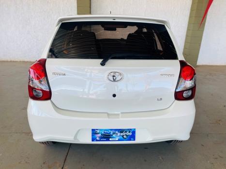 TOYOTA Etios Hatch 1.3 16V 4P FLEX X, Foto 8