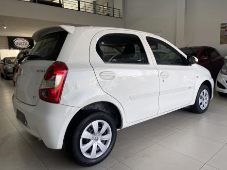 TOYOTA Etios Hatch 1.3 16V 4P FLEX X, Foto 4