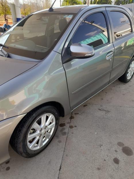 TOYOTA Etios Hatch 1.5 16V 4P FLEX X PLUS AUTOMTICO, Foto 2
