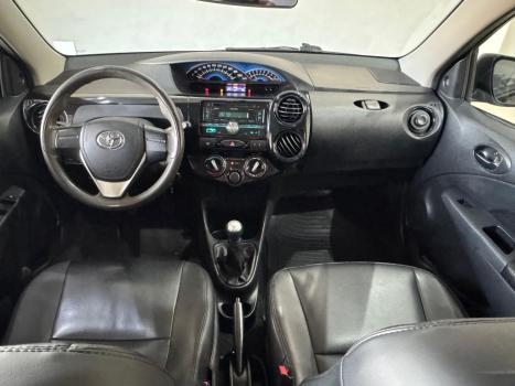 TOYOTA Etios Hatch 1.3 16V 4P FLEX, Foto 6