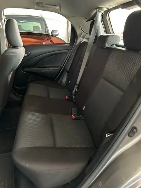 TOYOTA Etios Hatch 1.3 16V 4P FLEX X, Foto 10