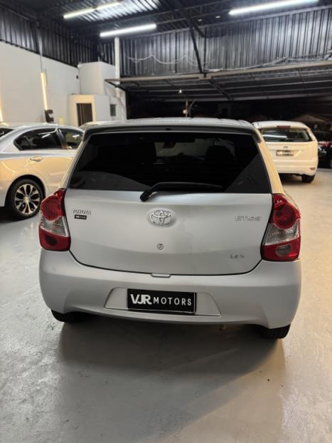 TOYOTA Etios Hatch 1.3 16V 4P FLEX X, Foto 5