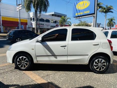 TOYOTA Etios Hatch 1.3 16V 4P FLEX X, Foto 4