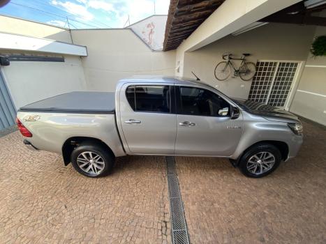 TOYOTA Hilux Caminhonete 2.8 16V SRV 4X4 DIESEL CABINE DUPLA AUTOMTICO, Foto 19