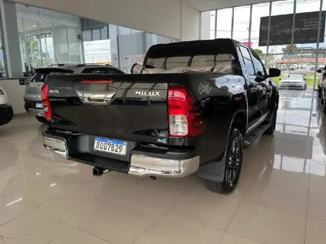 TOYOTA Hilux Caminhonete 2.8 16V 4P SR 4X4 DIESEL CABINE DUPLA AUTOMTICO, Foto 5