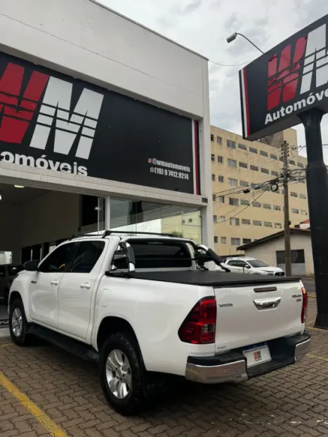 TOYOTA Hilux Caminhonete 2.7 16V 4P SRV FLEX CABINE DUPLA AUTOMTICO, Foto 8