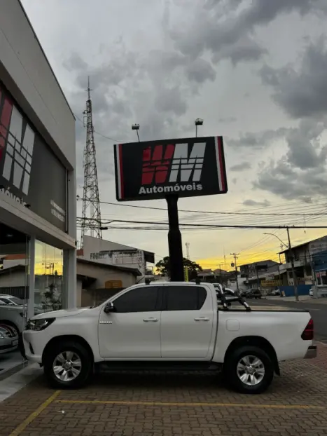 TOYOTA Hilux Caminhonete 2.7 16V 4P SRV FLEX CABINE DUPLA AUTOMTICO, Foto 13