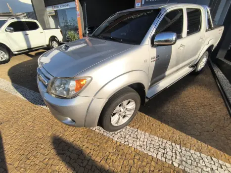 TOYOTA Hilux Caminhonete 3.0 4P 4X4 SRV TURBO DIESEL CABINE DUPLA, Foto 2