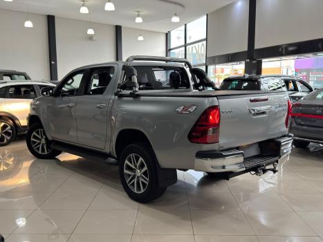 TOYOTA Hilux Caminhonete 2.8 16V SRV 4X4 DIESEL CABINE DUPLA AUTOMTICO, Foto 4