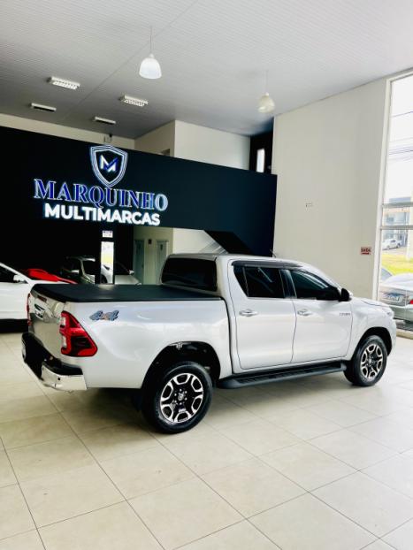 TOYOTA Hilux Caminhonete 2.8 16V SRX 4X4 DIESEL CABINE DUPLA AUTOMTICO, Foto 9