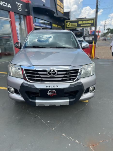 TOYOTA Hilux Caminhonete 2.7 16V 4P SRV FLEX CABINE DUPLA AUTOMTICO, Foto 2