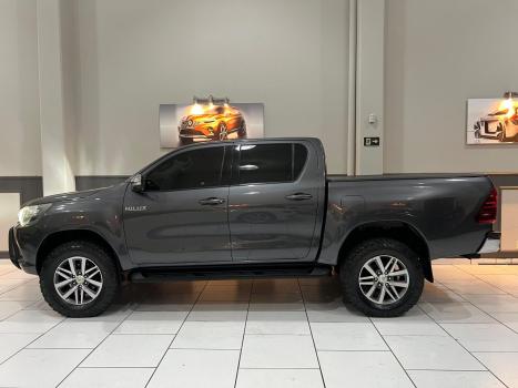 TOYOTA Hilux Caminhonete 2.8 16V SRV 4X4 DIESEL CABINE DUPLA AUTOMTICO, Foto 2