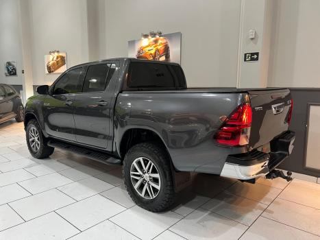 TOYOTA Hilux Caminhonete 2.8 16V SRV 4X4 DIESEL CABINE DUPLA AUTOMTICO, Foto 4