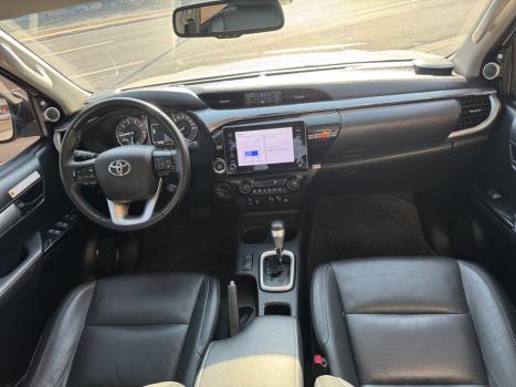 TOYOTA Hilux Caminhonete 2.8 16V SRX 4X4 DIESEL CABINE DUPLA AUTOMTICO, Foto 8