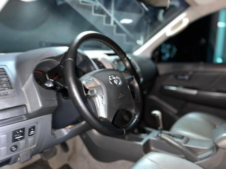 TOYOTA Hilux Caminhonete 3.0 4P 4X4 SRV TURBO DIESEL CABINE DUPLA AUTOMTICO, Foto 13