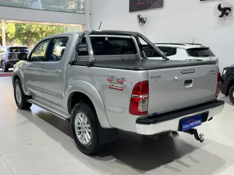TOYOTA Hilux Caminhonete 3.0 4P 4X4 SRV TURBO DIESEL CABINE DUPLA AUTOMTICO, Foto 6
