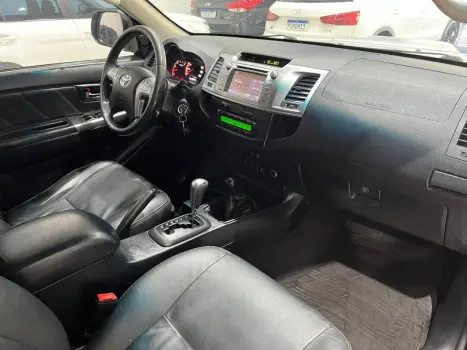 TOYOTA Hilux Caminhonete 3.0 4P 4X4 SRV TURBO DIESEL CABINE DUPLA AUTOMTICO, Foto 8