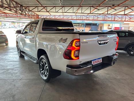 TOYOTA Hilux Caminhonete 2.8 16V SRX 4X4 DIESEL CABINE DUPLA AUTOMTICO, Foto 4