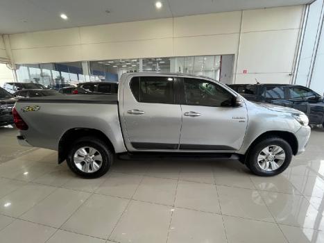 TOYOTA Hilux Caminhonete 2.7 16V 4P SRV FLEX 4X4  CABINE DUPLA AUTOMTICO, Foto 4