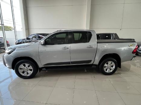 TOYOTA Hilux Caminhonete 2.7 16V 4P SRV FLEX 4X4  CABINE DUPLA AUTOMTICO, Foto 8