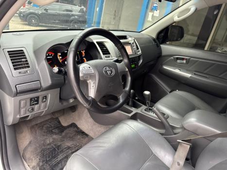 TOYOTA Hilux Caminhonete 2.7 16V 4P SRV FLEX 4X4  CABINE DUPLA AUTOMTICO, Foto 23