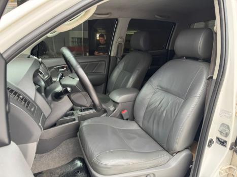 TOYOTA Hilux Caminhonete 2.7 16V 4P SRV FLEX 4X4  CABINE DUPLA AUTOMTICO, Foto 28