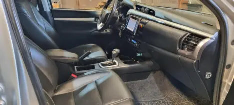 TOYOTA Hilux Caminhonete 2.8 16V SRV 4X4 DIESEL CABINE DUPLA AUTOMTICO, Foto 4
