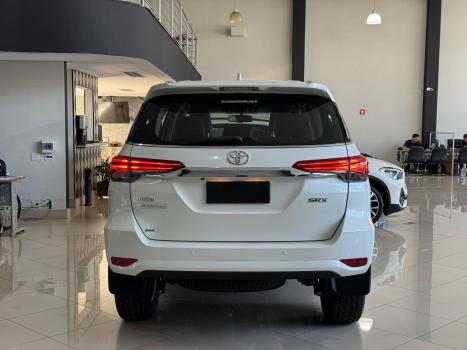 TOYOTA Hilux Caminhonete 2.8 16V 4P SRX DIESEL CABINE DUPLA, Foto 4