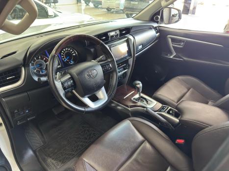 TOYOTA Hilux Caminhonete 2.8 16V 4P SRX DIESEL CABINE DUPLA, Foto 8